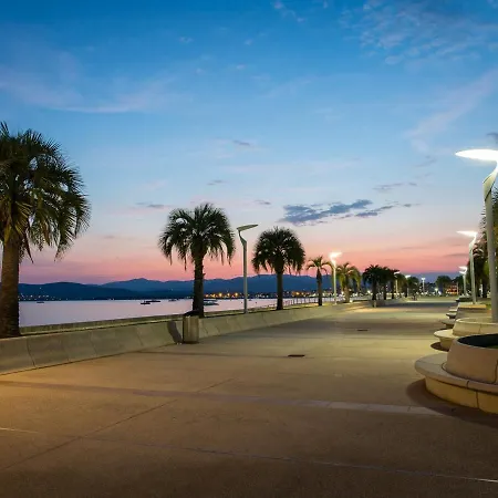 Proche Et Commerces - Climatise, Parking, Wi-fi - Fr-1-466a-12 * Saint-Raphael (Var)