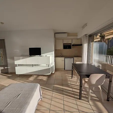 Apartment Proche Et Commerces - Climatise, Parking, Wi-fi - Fr-1-466a-12 Saint-Raphael (Var)