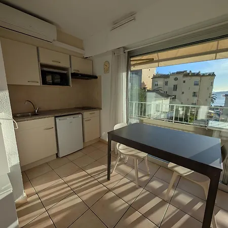Proche Et Commerces - Climatise, Parking, Wi-fi - Fr-1-466a-12 * Saint-Raphael (Var)