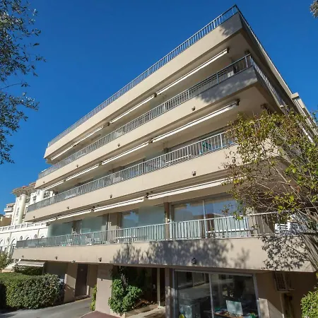 Proche Et Commerces - Climatisé, Parking, Wi-fi - Fr-1-466a-12 *