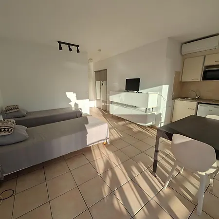 Proche Et Commerces - Climatise, Parking, Wi-fi - Fr-1-466a-12 Saint-Raphael (Var)