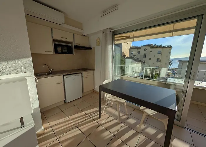 Proche Et Commerces - Climatisé, Parking, Wi-fi - Fr-1-466a-12 * Saint-Raphaël